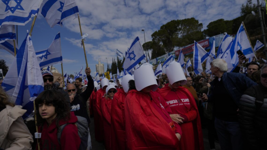 Israelis protest at Prime Minister's residence as lawmakers meet over judicial law