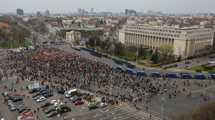 Thousands protest cancelled Romanian election ahead of repeat vote