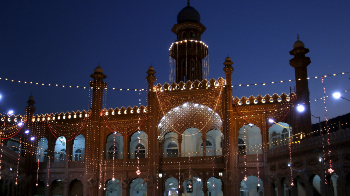 Eid al-Fitr brings Muslims together worldwide