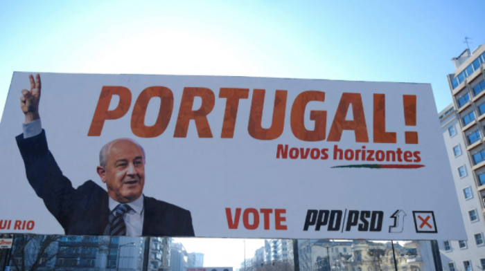 Portugal's ruling alliance extends lead in poll before May 18 election