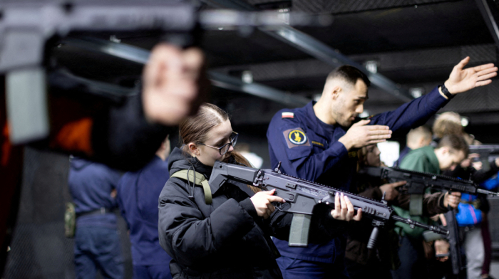 Polish civilians train alongside army