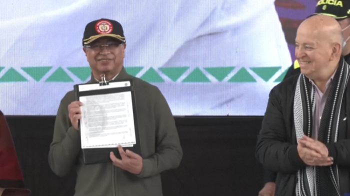 Colombian armed group signs peace deal with government