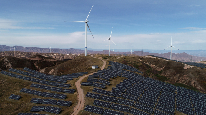 China ramps up green energy investment