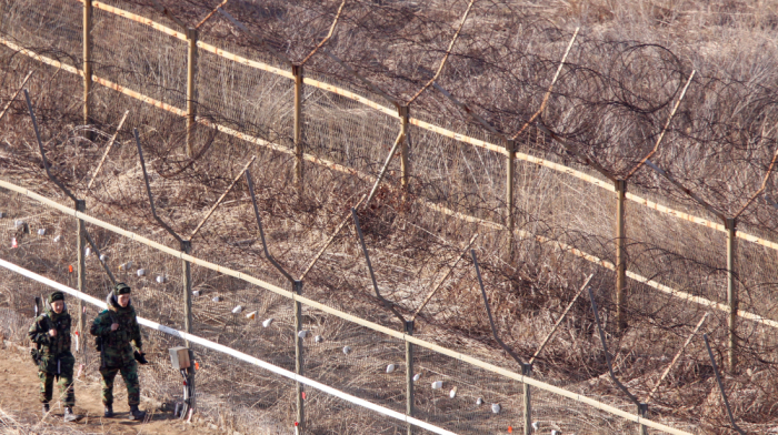 South Korea fires 'warning shots' after North Korean soldiers cross border