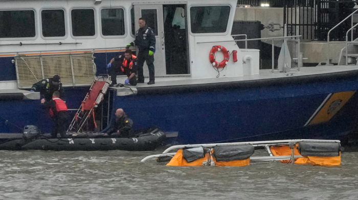 Tourist helicopter crashes into New York's Hudson river, killing all six aboard