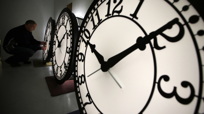 Senate reopens debate on ending daylight saving time