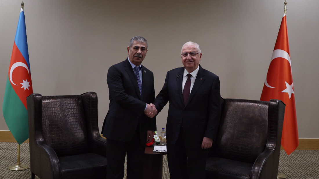 Azerbaijan, Turkish Defense chiefs discuss military ties