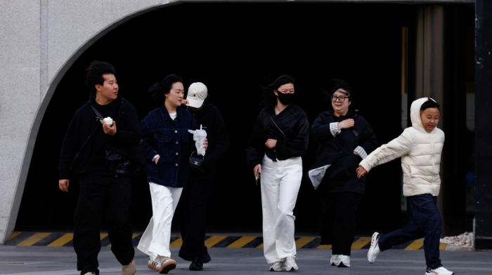Flights canceled as powerful gales hit Beijing