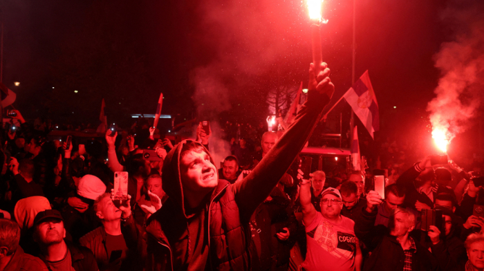 Vucic supporters rally in Belgrade amid protests