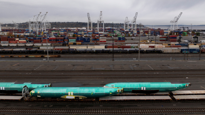 China reportedly halts Boeing jet deliveries amid escalating trade war
