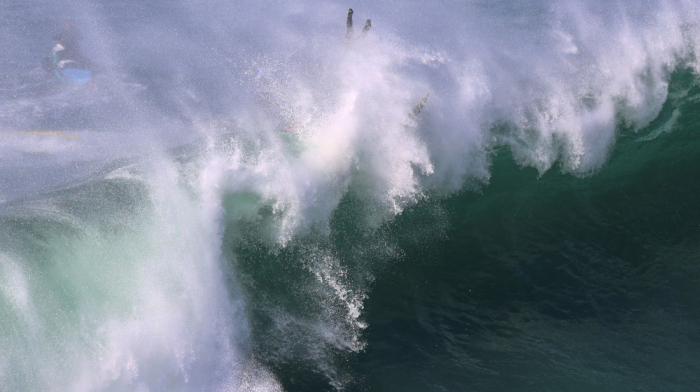 Five dead, two missing as strong waves hit Australia