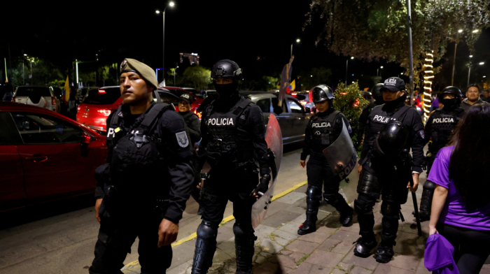 Four arrested after Ecuador cockfight massacre