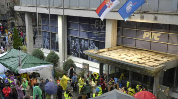 Students continue blockade of Serbian national TV amid calls for media reform