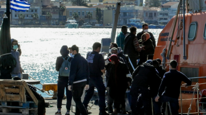 Frontex urges EU to punish Greece over migrant pushbacks