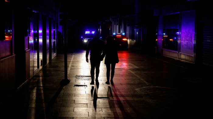 Spain, Portugal hunt for cause of power outage as electricity returns