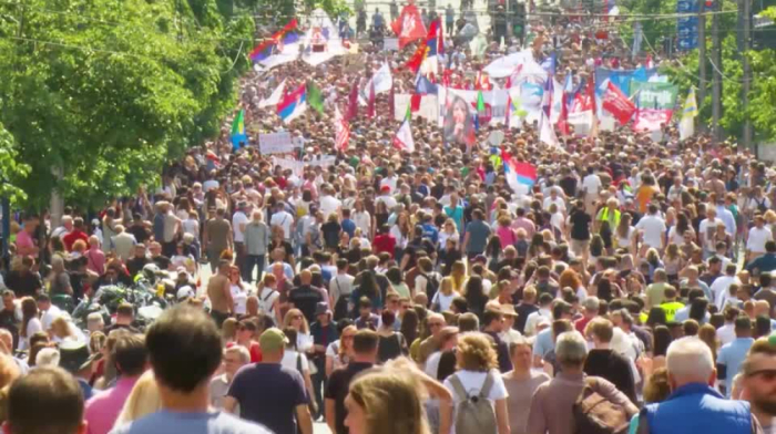 Trade unions join students in anti-government protest in Belgrade