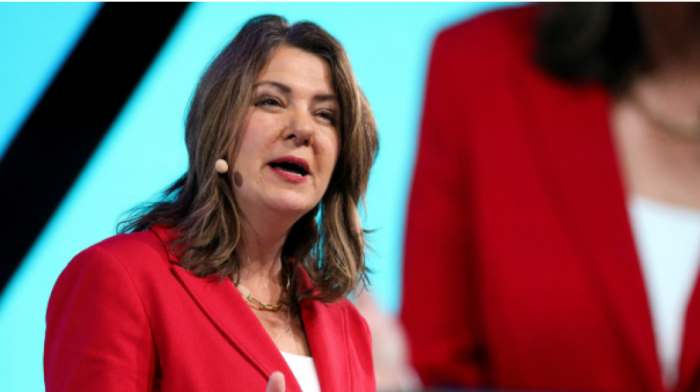 Danielle Smith promises separation referendum in 2026 if petition threshold is met