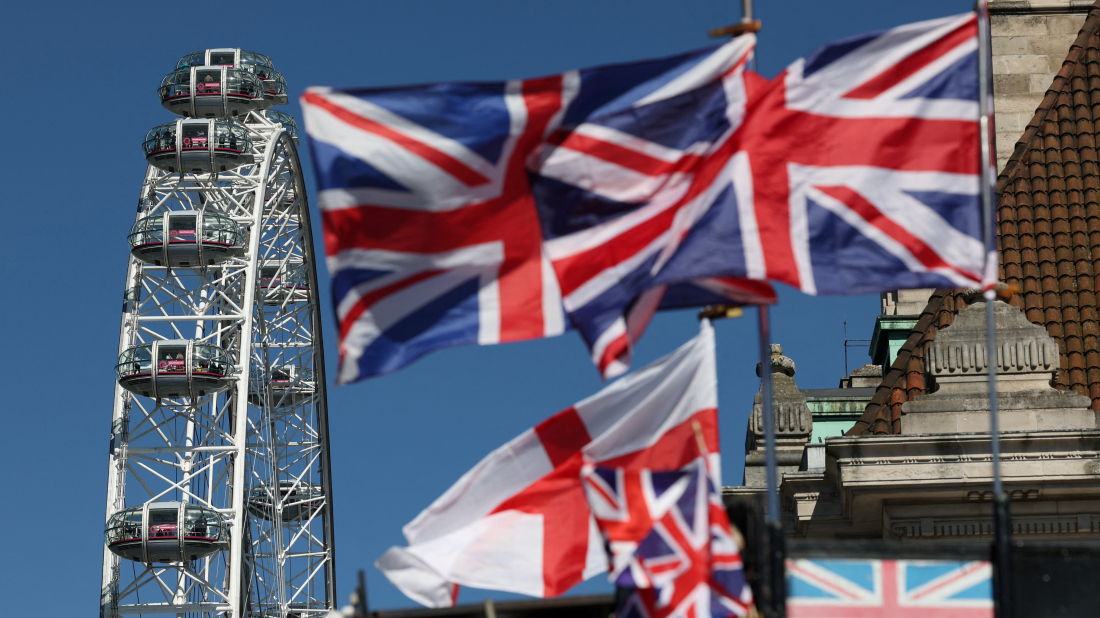 UK sanctions oil traders over Russian energy ties