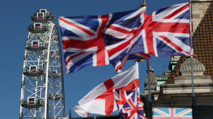 UK sanctions oil traders over Russian energy ties