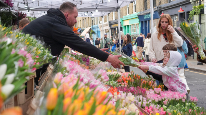 Tariffs drive up flower costs as Mother’s Day spending wilts
