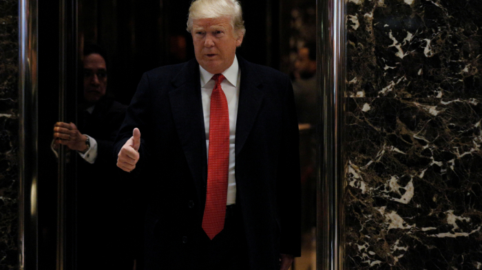 Trump orders 20,000 new officers to enforce deportations