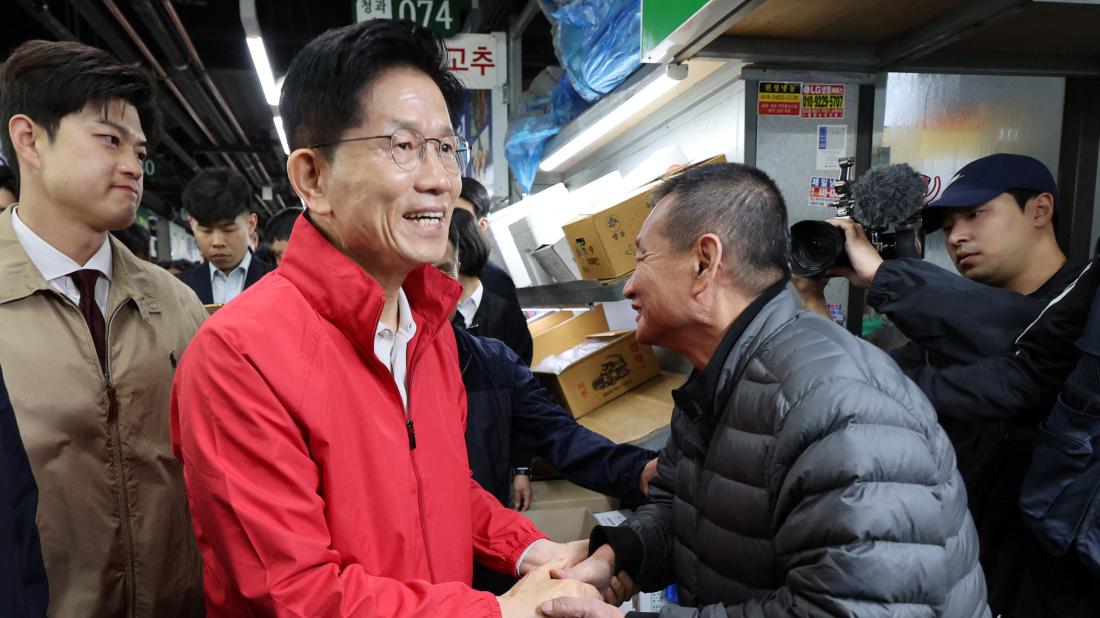 South Korea's presidential campaigns kick off, focus on ailing economy