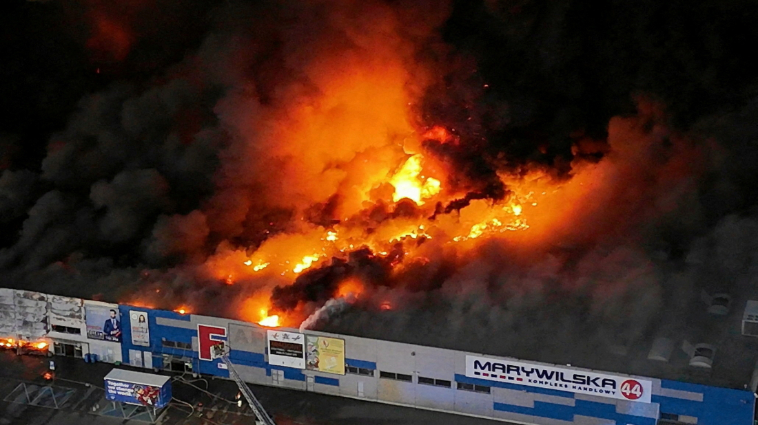 Poland blames Russia for Warsaw shopping centre fire, to close Krakow consulate