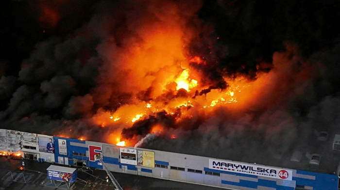 Poland blames Russia for Warsaw shopping centre fire, to close Krakow consulate