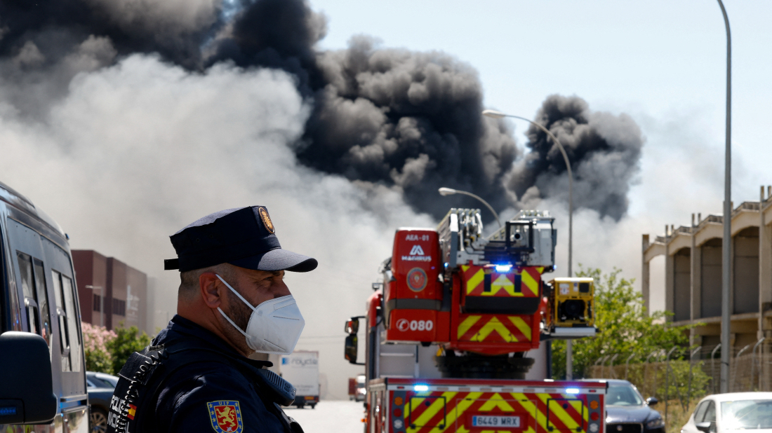 Toxic smoke alert following chemical blaze near Seville