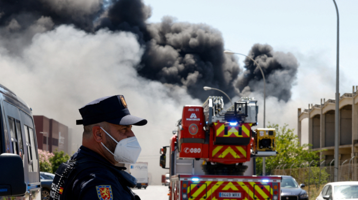 Toxic smoke alert following chemical blaze near Seville