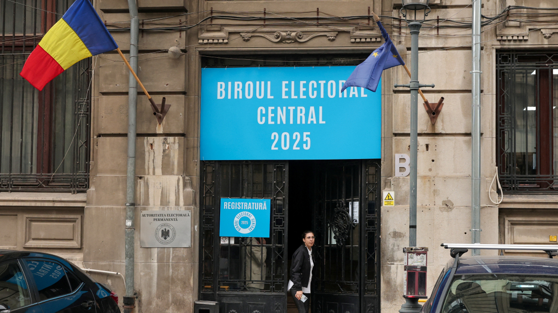Romania votes in tight presidential race