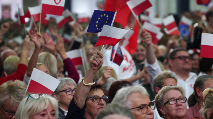 Poland votes in pivotal presidential election