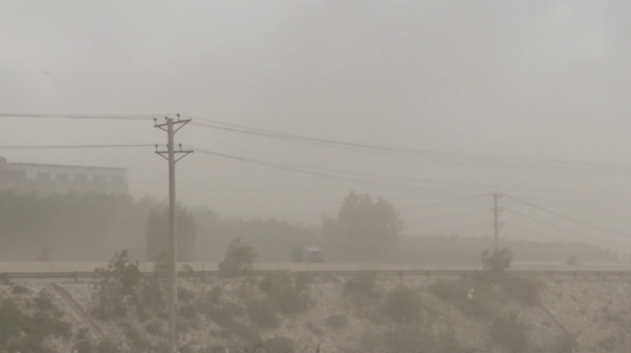 Severe dust storm hits Peshawar, causing damage and casualties