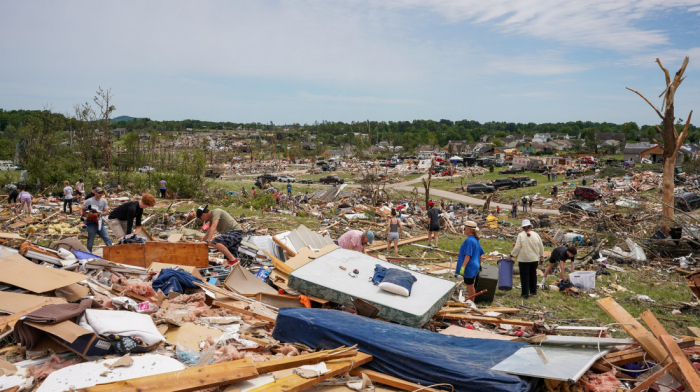 Tornadoes devastate US Midwest, leaving 25 dead