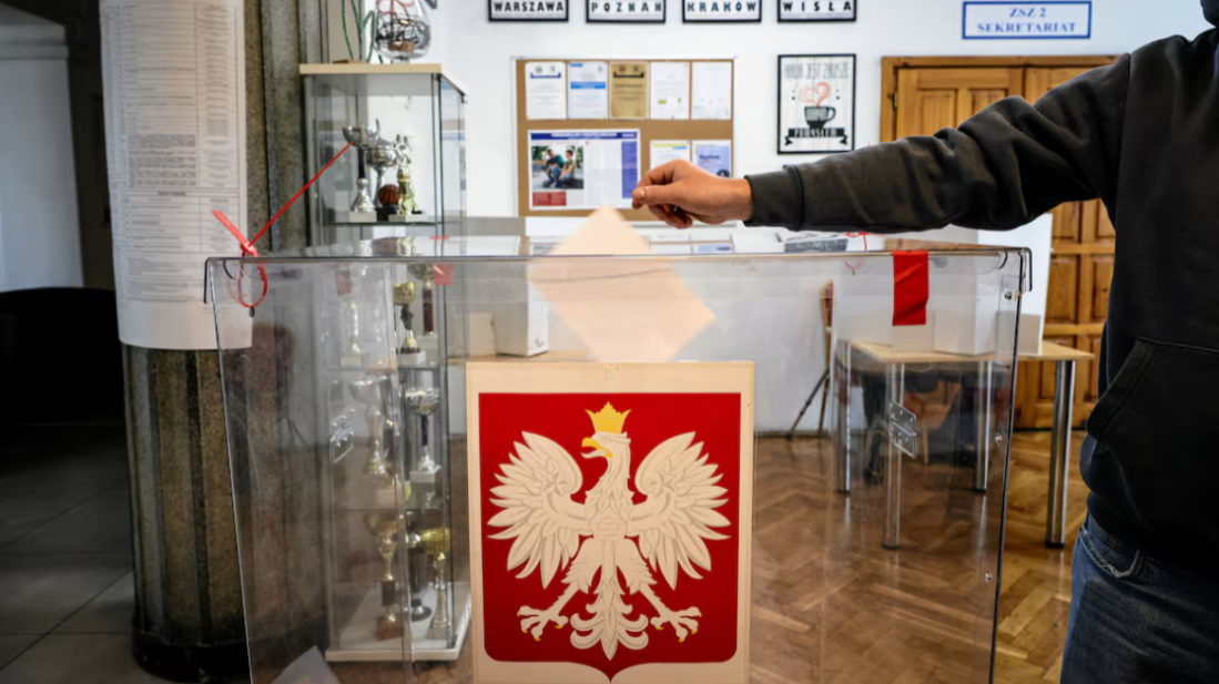 Polish presidential candidates court far-right voters ahead of run-off