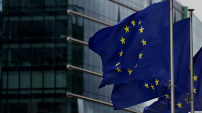 EU plans €2 fee on billions of small packages