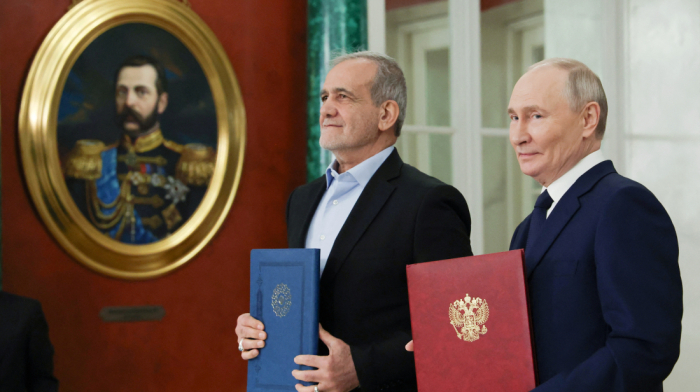 Iran approves 20-Year strategic pact with Russia