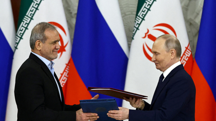 Iran approves 20-year strategic pact with Russia