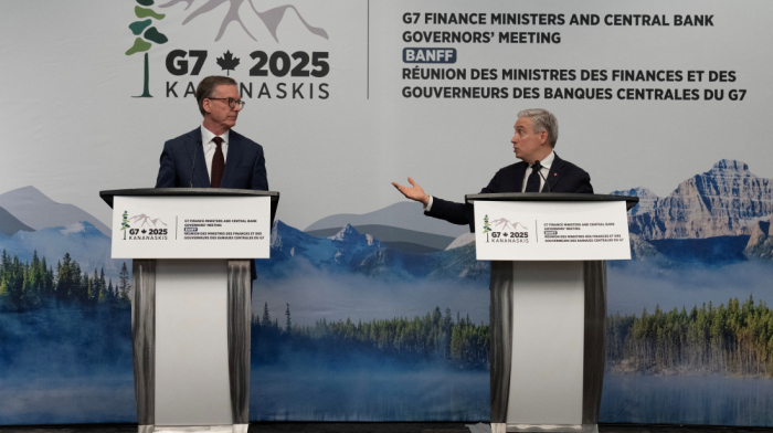 G7 targets economic imbalances and warns of tougher Russia sanctions