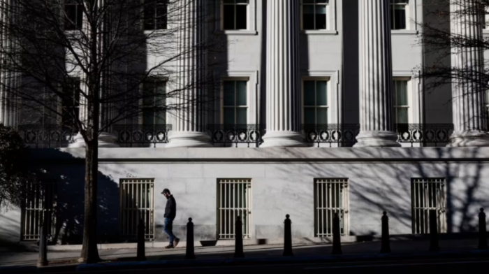 Global investors shift from U.S. bonds amid trade war and rising deficit