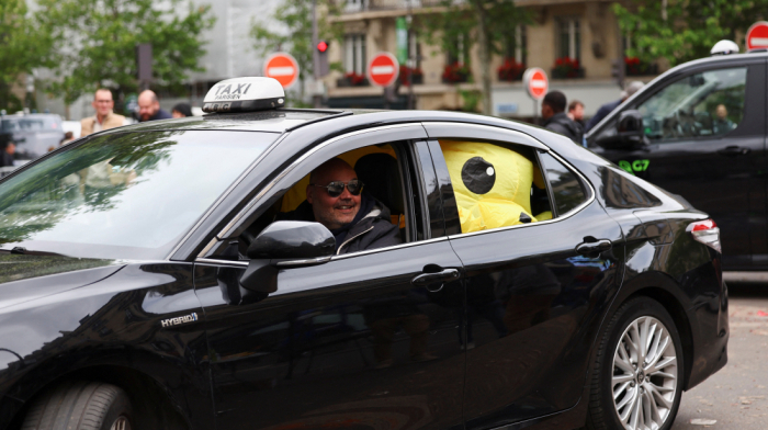 French taxi protests test PM's budget-cutting resolve