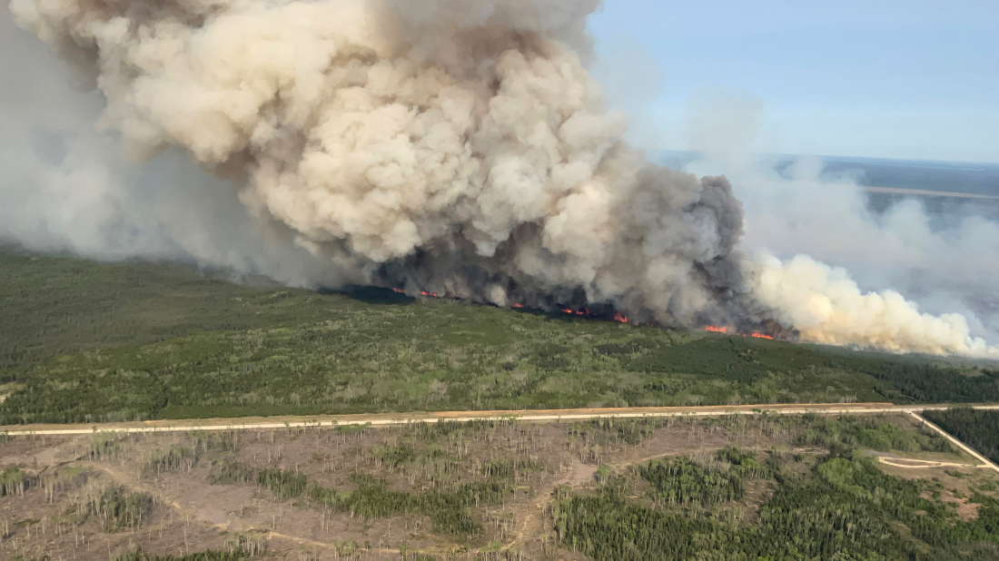 Dangerous wildfires in Manitoba force state of emergency, 20,000 evacuated