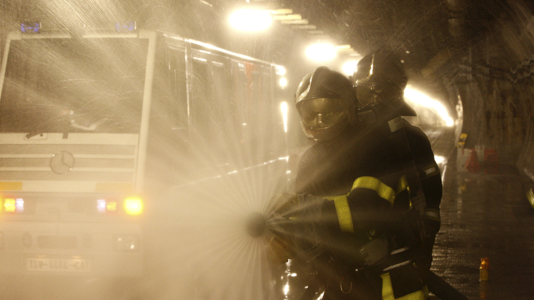 Fire breaks out on Seoul subway, over 400 evacuated
