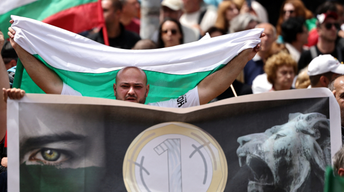 Thousands protest Bulgaria’s plan to adopt the euro