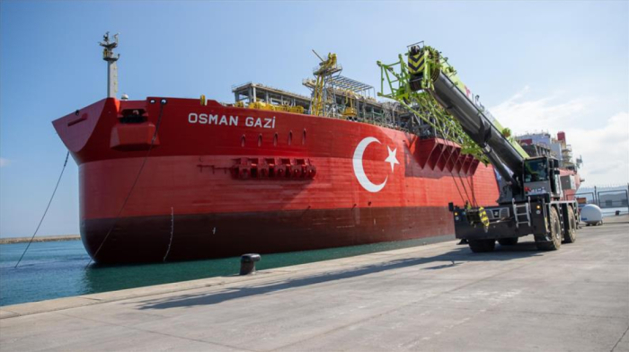 Türkiye’s first floating gas platform arrives at Black Sea port