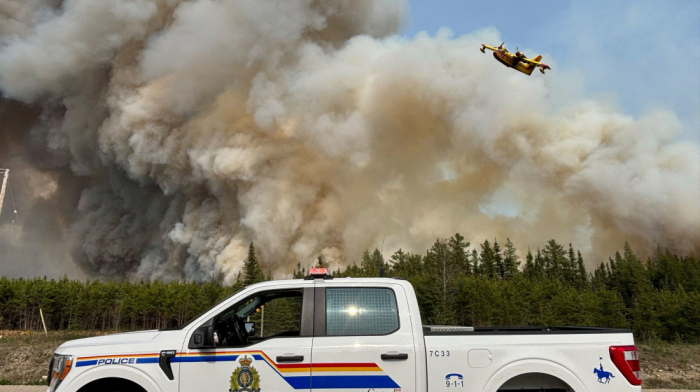 Canada battles over 200 wildfires as smoke chokes U.S. Midwest