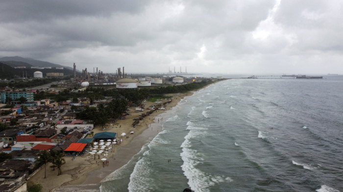 Judge rules Venezuelans deported to El Salvador can challenge detention