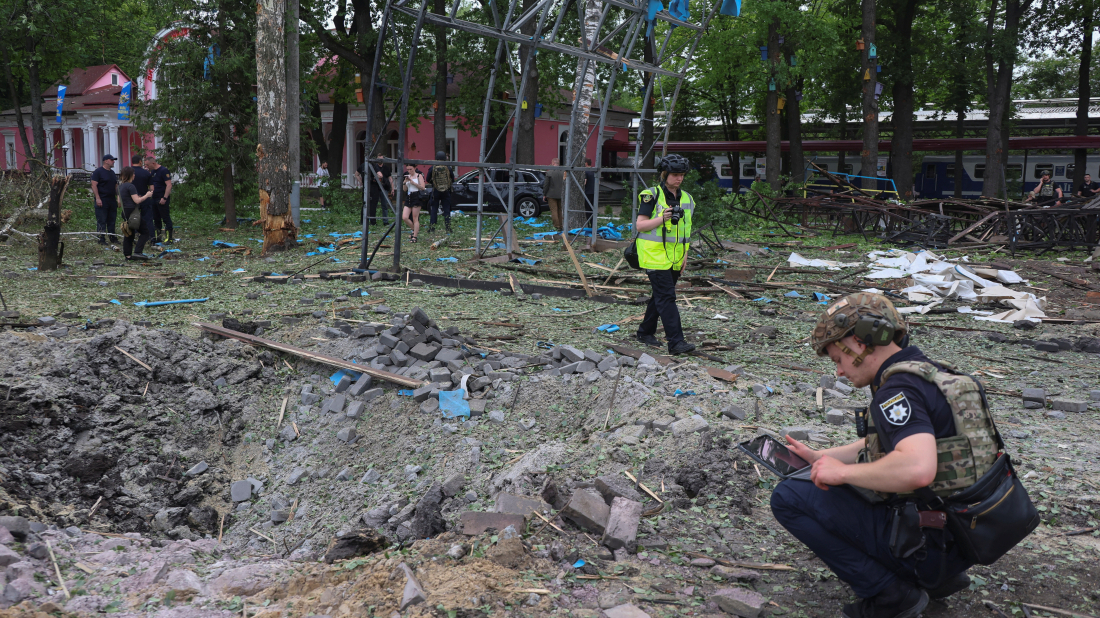 Russian airstrikes on Kharkiv kill 4 and injure over 60