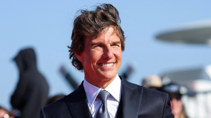 Tom Cruise sets Guinness record for flaming parachute jumps