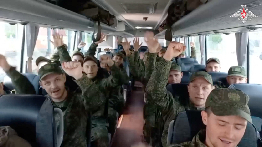 Prisoner swap between Russia and Ukraine under way